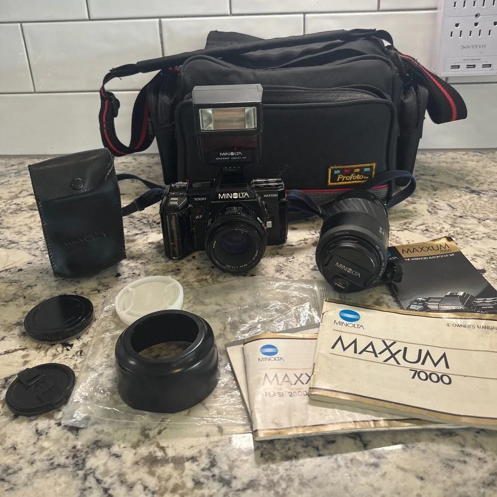 Minolta 7000 MAXXUM SLR Camera Set With Flash,‎ Lenses & Bag